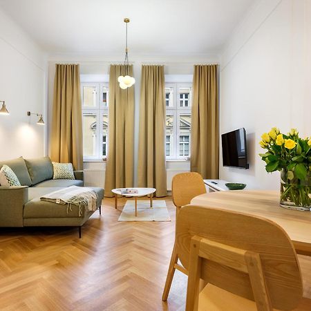 Tyzenhauz Suites Topolowa Краков Экстерьер фото