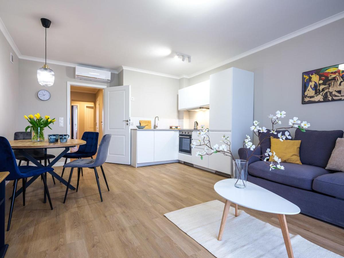 Tyzenhauz Suites Topolowa Краков Экстерьер фото