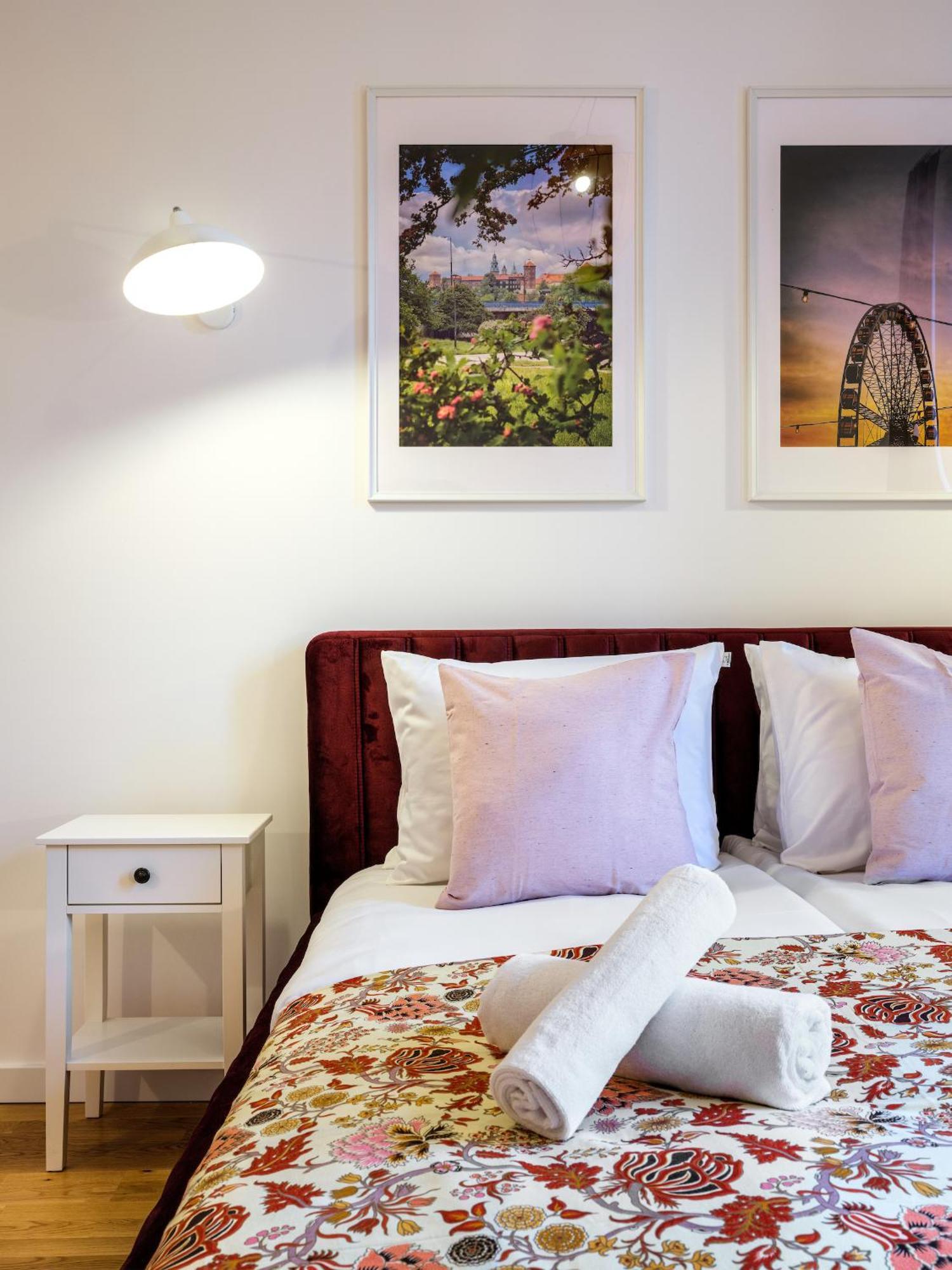 Tyzenhauz Suites Topolowa Краков Экстерьер фото